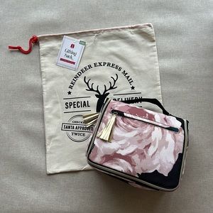 Emily & Merritt for Pottery Barn Teen Bed of Roses Hanging Toiletry Case